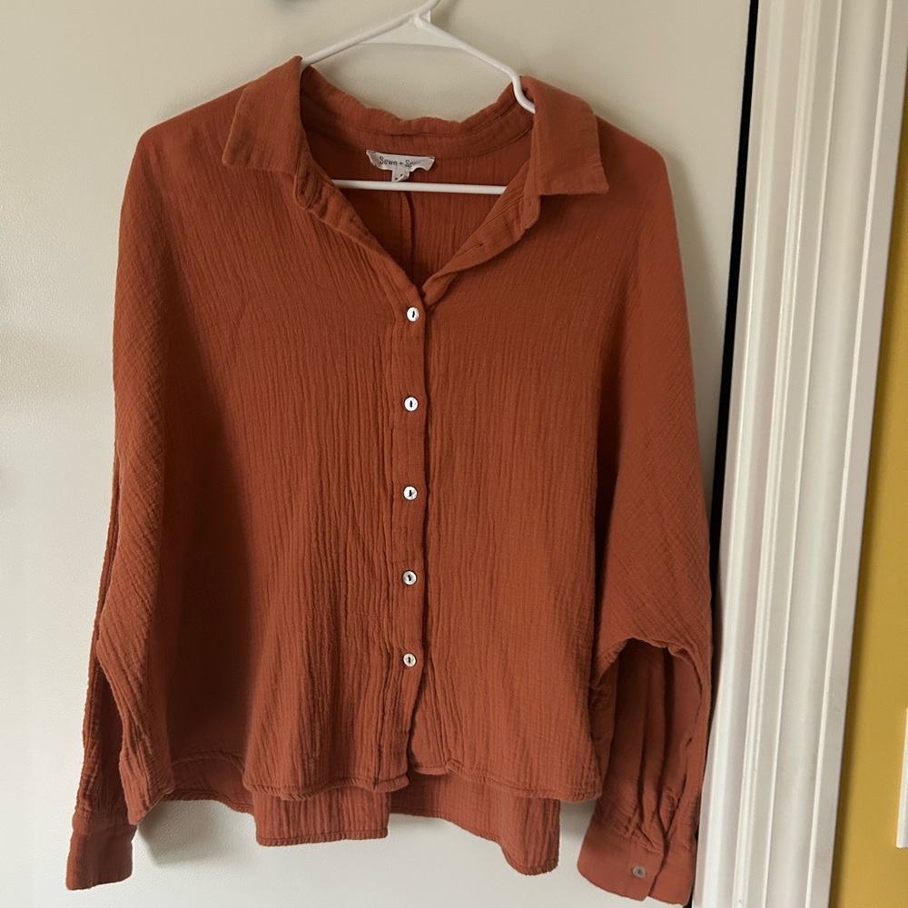 Sewn & Seen Women's Rust Button-Up Top- size med